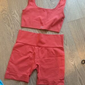 SET coral Sports Bra and Shorts Set